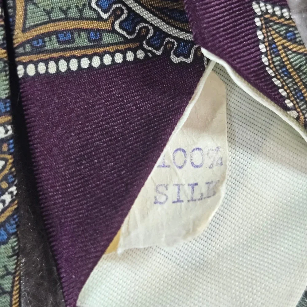 Hunting Horn Classics Mens Burgundy Paisley Silk Geometric Necktie